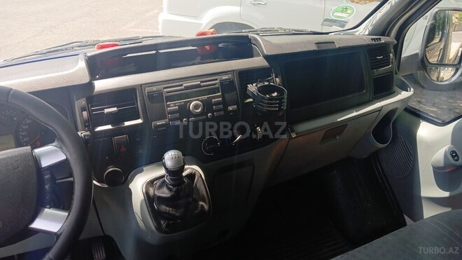 Ford Transit-8
