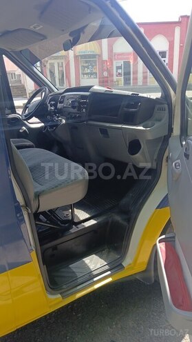 Ford Transit-9