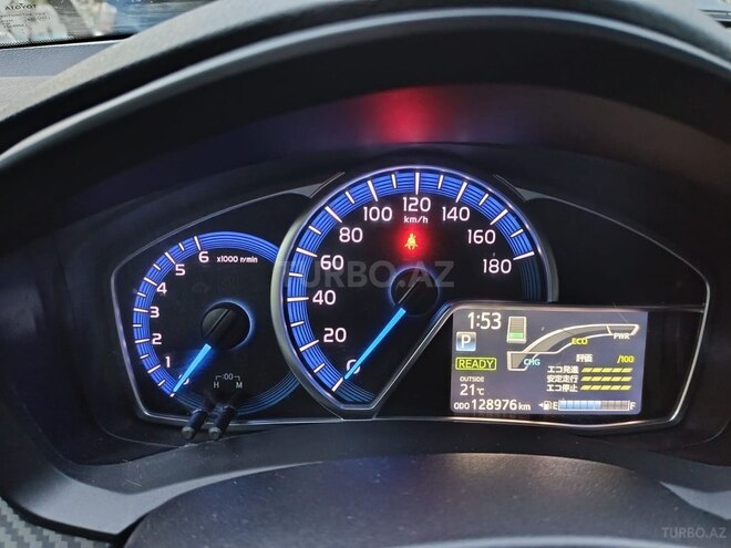 Toyota Corolla Axio-12