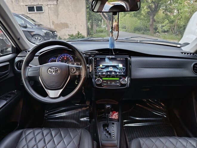 Toyota Corolla Axio-3