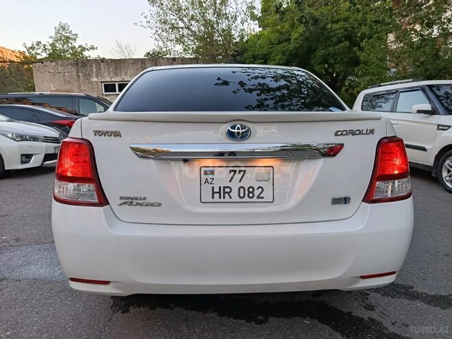 Toyota Corolla Axio-2