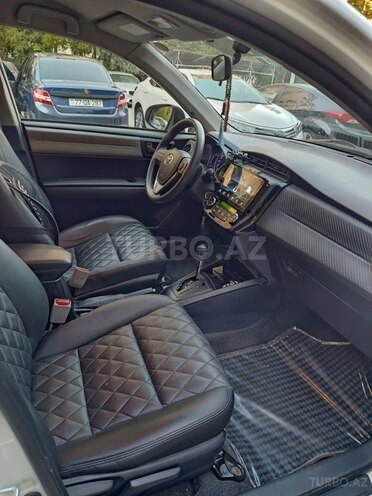 Toyota Corolla Axio-6