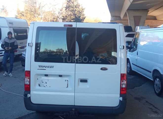 Ford Transit-5