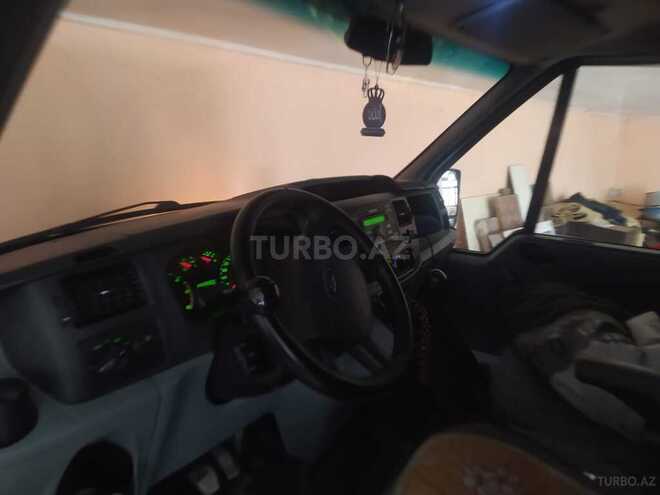 Ford Transit-6