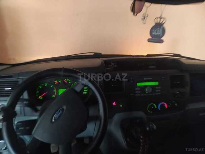 Ford Transit-7