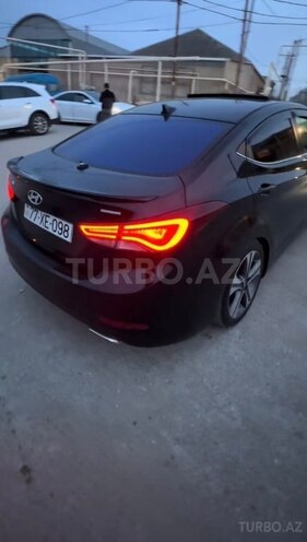 Hyundai Elantra-5