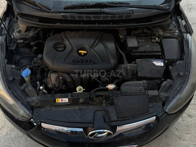 Hyundai Elantra-9