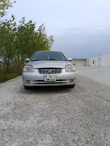 Hyundai Accent-2
