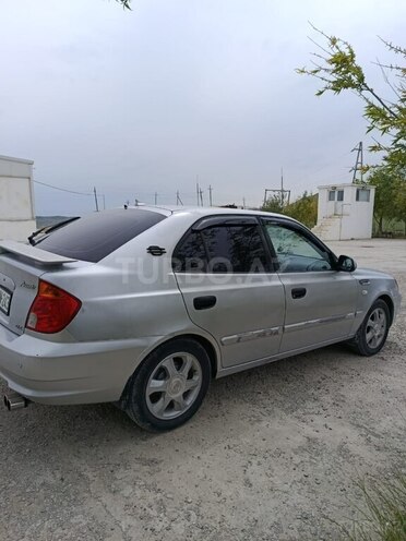Hyundai Accent-4