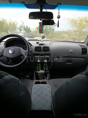 Hyundai Accent-10