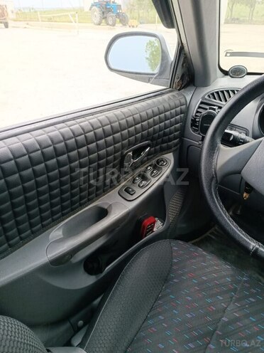 Hyundai Accent-8