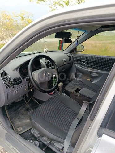 Hyundai Accent-7