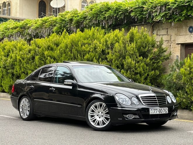 Mercedes E 240-1