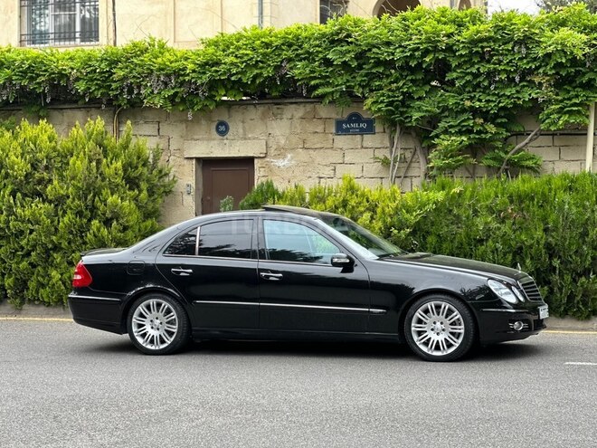 Mercedes E 240-4