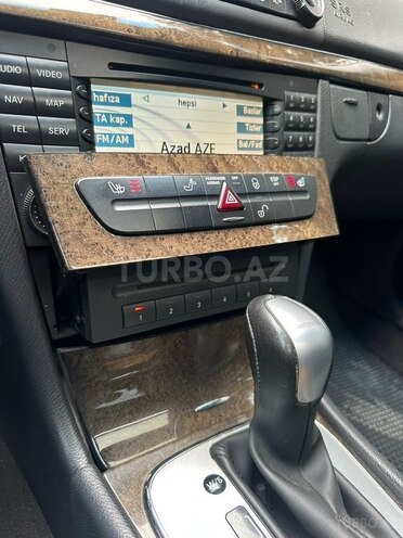 Mercedes E 240-13