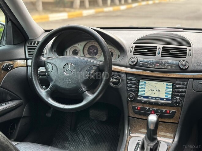 Mercedes E 240-11