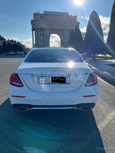 Mercedes E 300-17