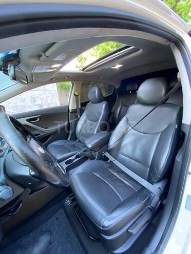 Hyundai Avante-15