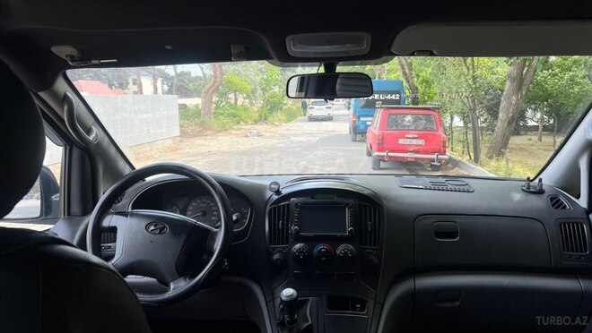 Hyundai H-1-8