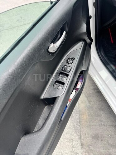 Kia Rio-21