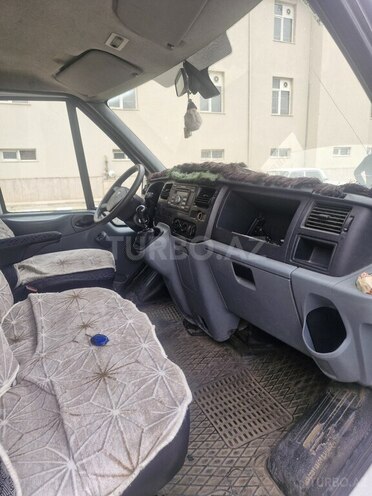 Ford Transit-3