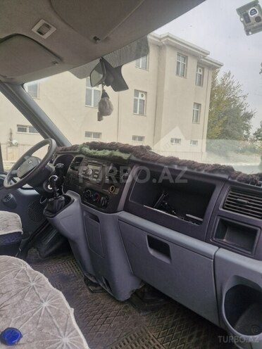 Ford Transit-4
