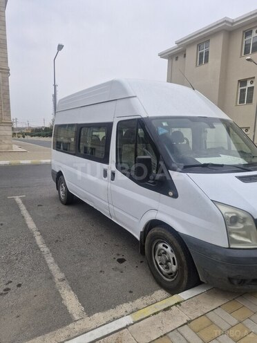Ford Transit-8