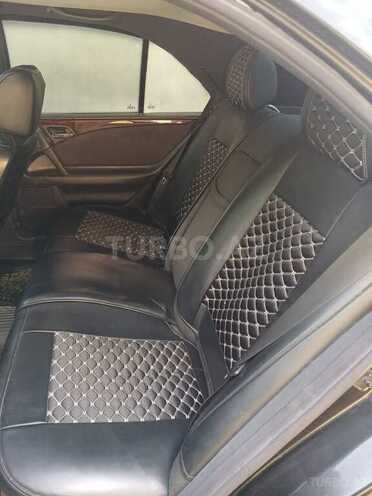 Mercedes E 200-5