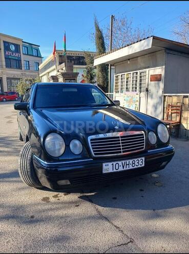 Mercedes E 200-1