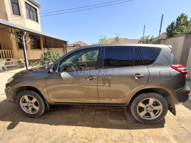 Toyota RAV4-6