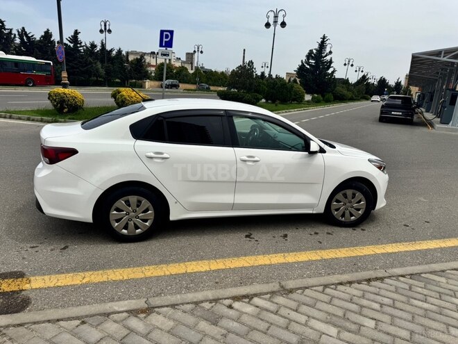 Kia Rio-10