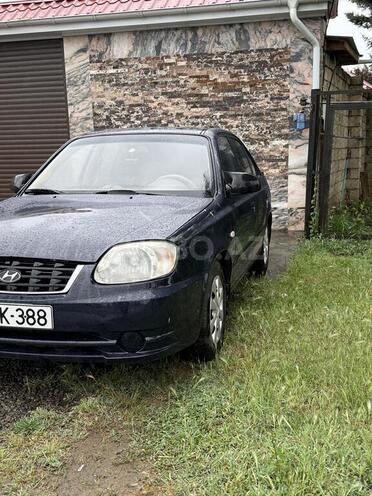 Hyundai Accent-2