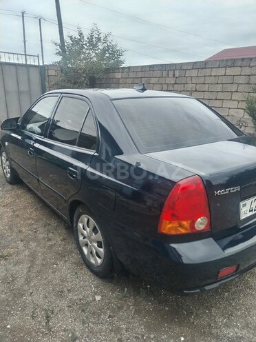 Hyundai Accent-13