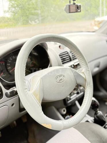 Hyundai Accent-5