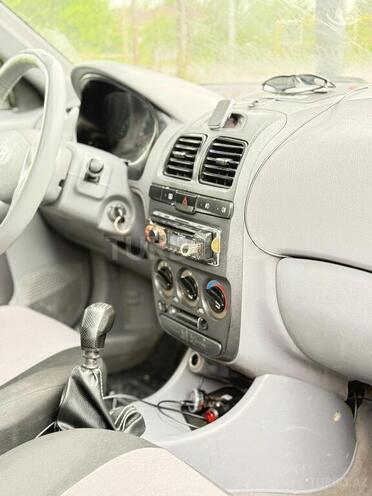 Hyundai Accent-4