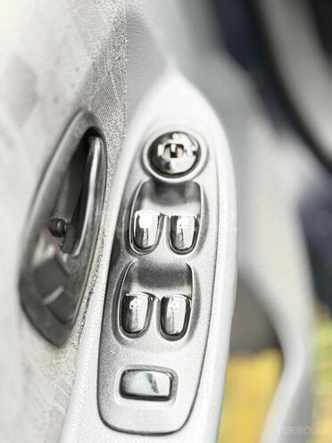 Hyundai Accent-10