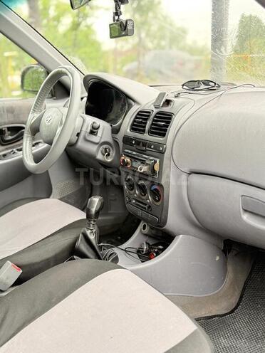 Hyundai Accent-9
