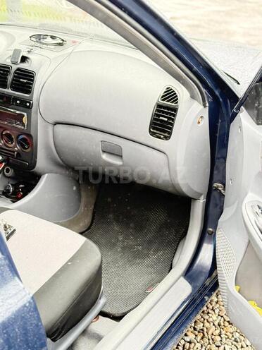 Hyundai Accent-11