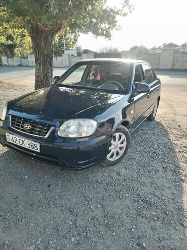 Hyundai Accent-12