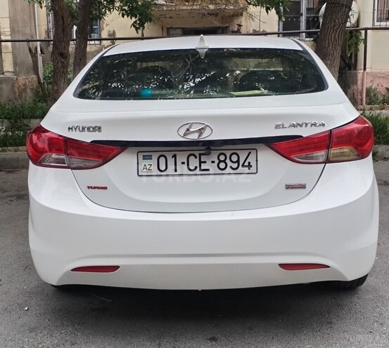 Hyundai Elantra-2