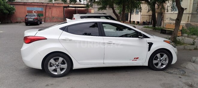 Hyundai Elantra-6