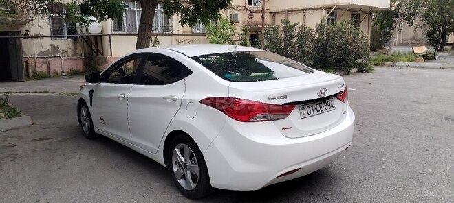 Hyundai Elantra-4