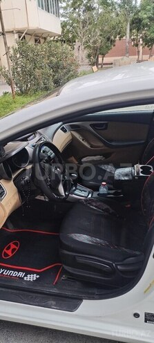 Hyundai Elantra-8