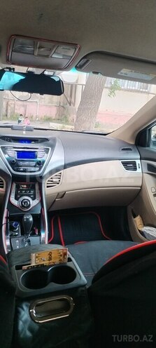 Hyundai Elantra-9