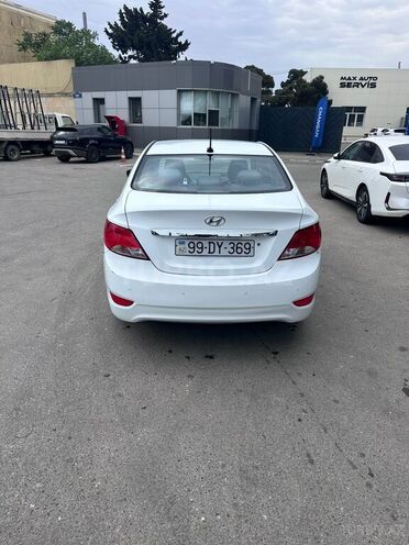 Hyundai Accent-2