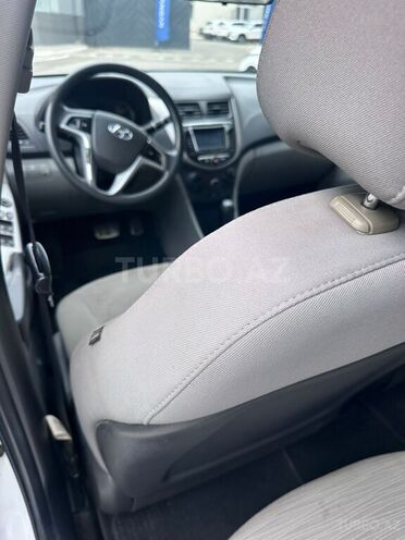 Hyundai Accent-7