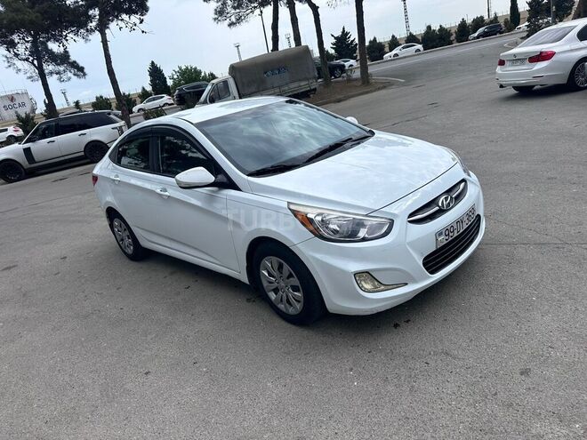 Hyundai Accent-4