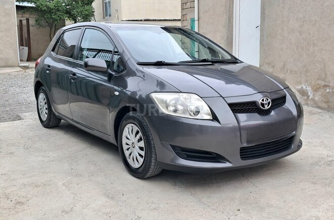 Toyota Auris-2