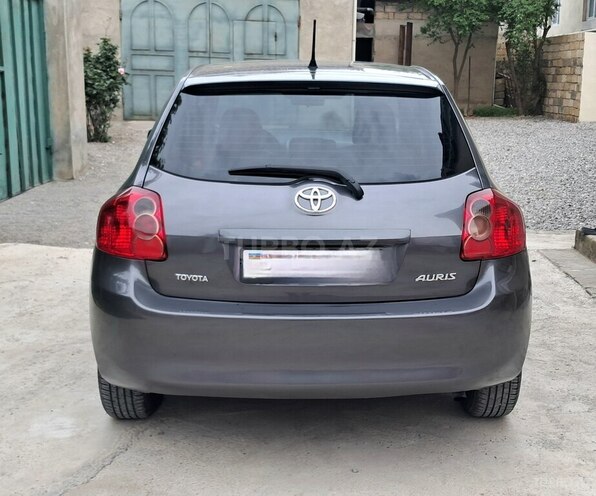 Toyota Auris-4