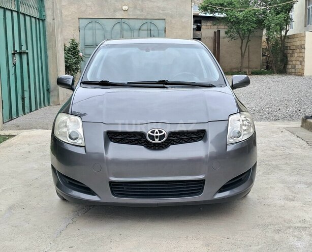 Toyota Auris-1